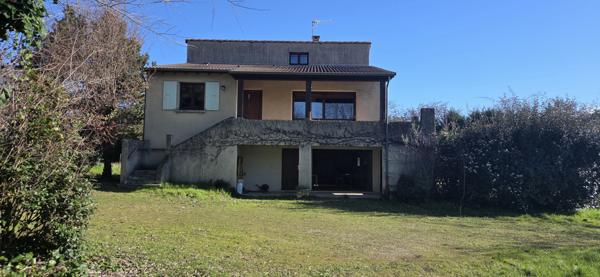 Beauchastel (07800) Maison familiale avec 6 chambres et grand terrain