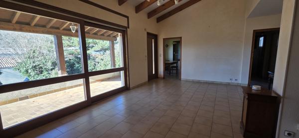 Beauchastel (07800) Maison familiale avec 6 chambres et grand terrain