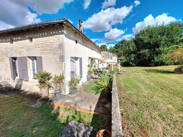 Maison charentaise en moellons