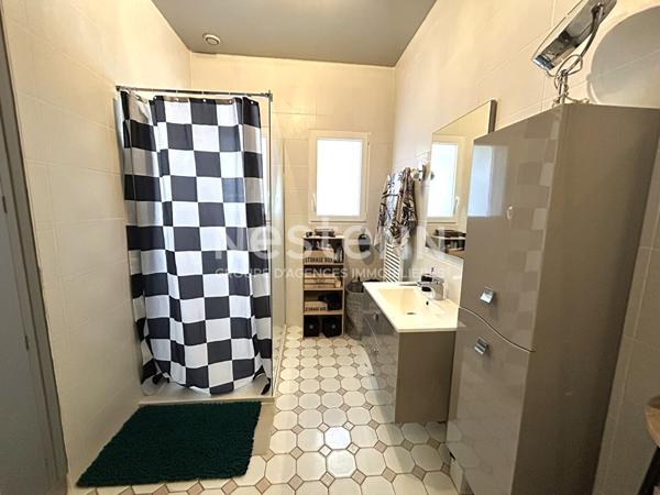 MAISON FAMILIALE AVEC 3 CHAMBRES SUR TERRAIN DE 1500M² À VENDRE EN CAMPAGNE DE CHABRIS (INDRE 36)