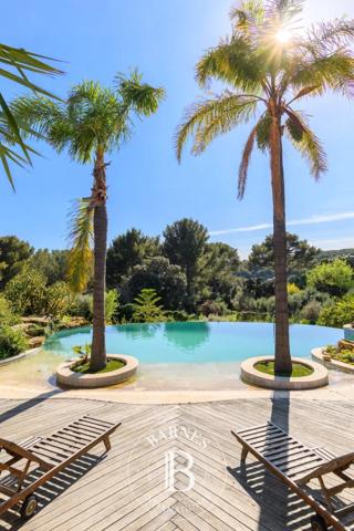 Sanary-sur-Mer, Villa 4 Chambres -  330 m² à vendre