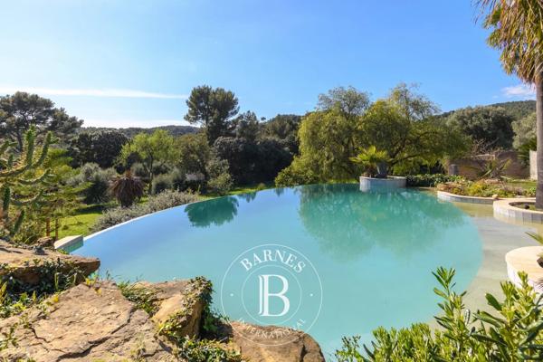 Sanary-sur-Mer, Villa 4 Chambres -  330 m² à vendre