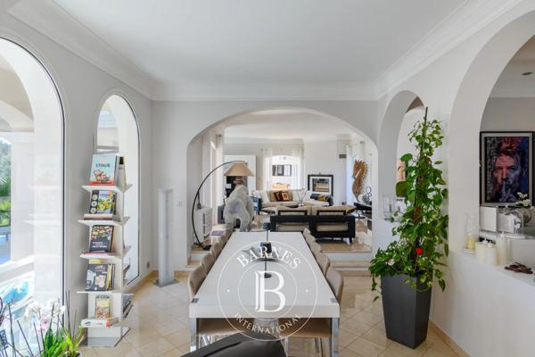 Sanary-sur-Mer, Villa 4 Chambres -  330 m² à vendre