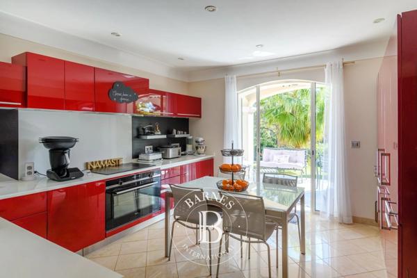 Sanary-sur-Mer, Villa 4 Chambres -  330 m² à vendre