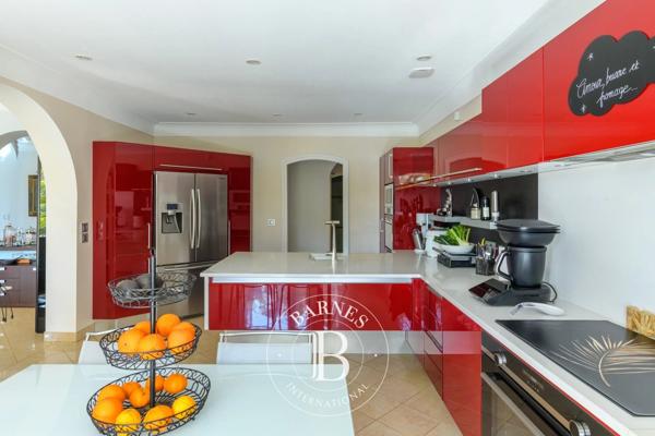 Sanary-sur-Mer, Villa 4 Chambres -  330 m² à vendre
