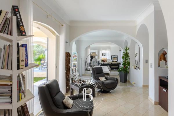 Sanary-sur-Mer, Villa 4 Chambres -  330 m² à vendre