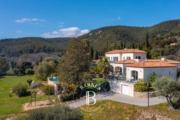 Sanary-sur-Mer, Villa 4 Chambres -  330 m² à vendre