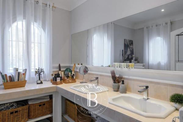 Sanary-sur-Mer, Villa 4 Chambres -  330 m² à vendre