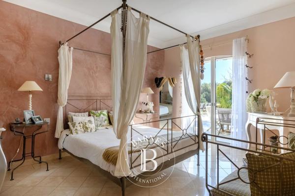 Sanary-sur-Mer, Villa 4 Chambres -  330 m² à vendre
