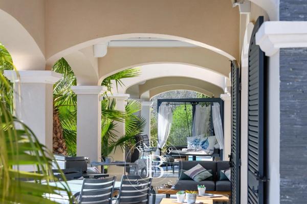 Sanary-sur-Mer, Villa 4 Chambres -  330 m² à vendre