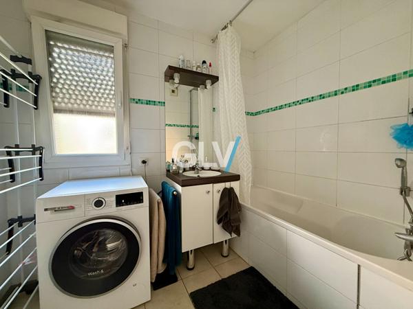 Appartement type 2 avec parking à Lille secteur ST-Maurice-Pellevoisin , Lille