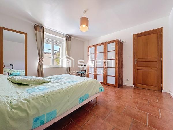 EN EXCLUSIVITE - LONGERE A 7 MINUTES DE CORMONTREUIL- 8 PIECES - CONFORT DE PLAIN PIED - JARDIN