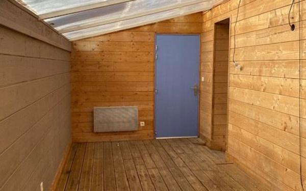 Immeuble à vendre    6 pièces • 110,83 m2 Rochefort