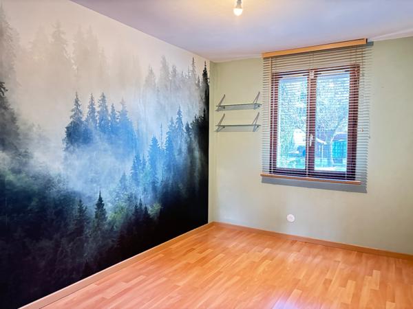 Maison plain-pied avec garage et jardin