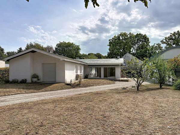 CARQUEFOU "Le Housseau", maison de 134 m², à réhabiliter