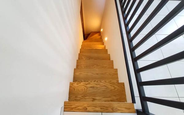 MAISON SUR SOUS-SOL - 5 CHAMBRES