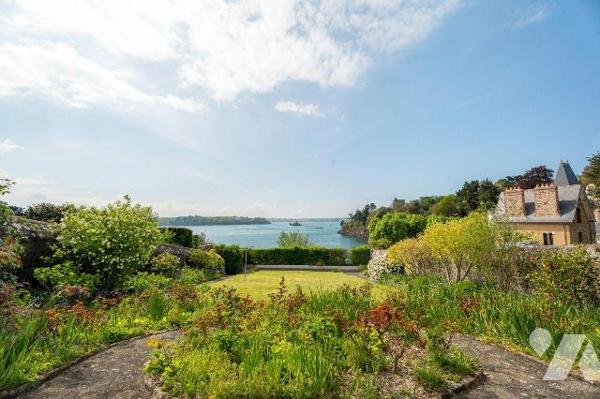 ROSAIS - PROPRIETE VUE MER - Située au c?ur du très recherché quartier du Rosais, cette élégant...