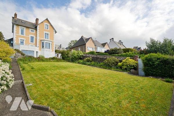 ROSAIS - PROPRIETE VUE MER - Située au c?ur du très recherché quartier du Rosais, cette élégant...