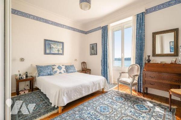 ROSAIS - PROPRIETE VUE MER - Située au c?ur du très recherché quartier du Rosais, cette élégant...