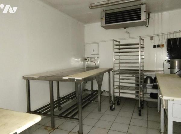 Local en plein centre de Lumbres