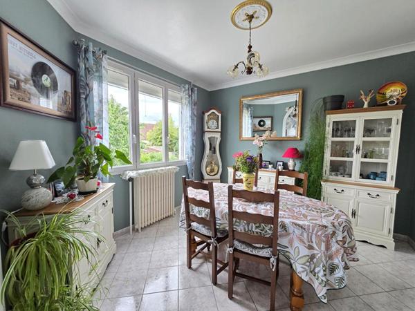 Maison individuelle avec 4 chambres, véranda et magnifique jardin