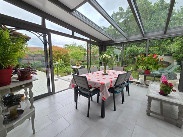 Maison individuelle avec 4 chambres, véranda et magnifique jardin