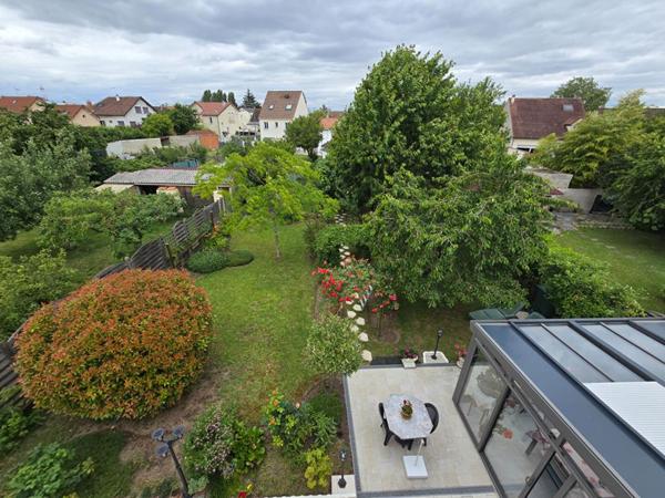 Maison individuelle avec 4 chambres, véranda et magnifique jardin