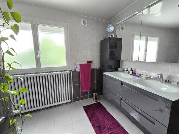 Maison individuelle avec 4 chambres, véranda et magnifique jardin