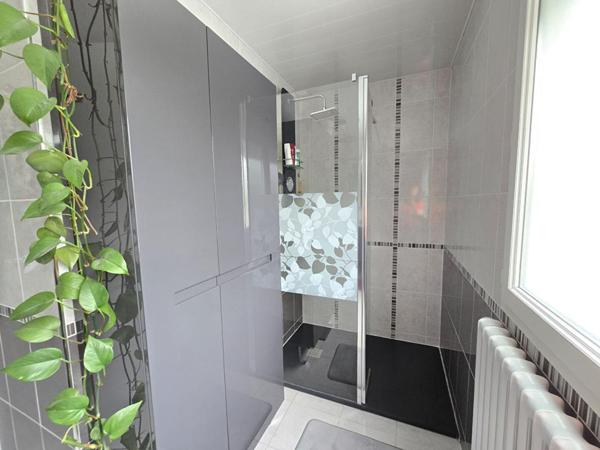 Maison individuelle avec 4 chambres, véranda et magnifique jardin