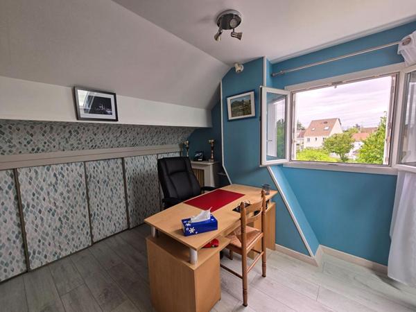 Maison individuelle avec 4 chambres, véranda et magnifique jardin