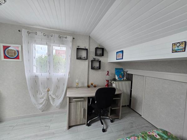 Maison individuelle avec 4 chambres, véranda et magnifique jardin