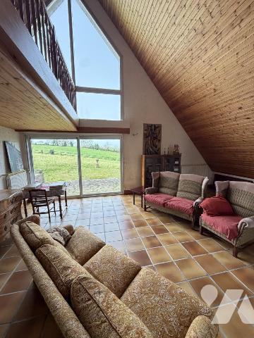 Maison de caractère d'environ 250m² sur 5 hectares avec dépendances