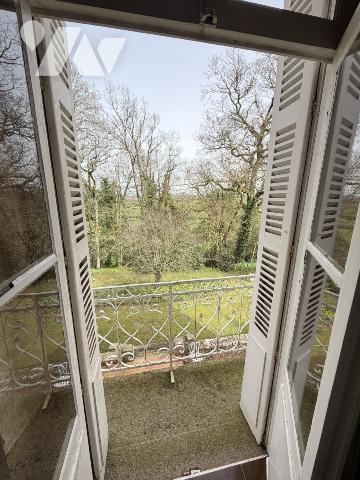 Maison de caractère d'environ 250m² sur 5 hectares avec dépendances