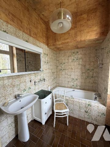 Maison de caractère d'environ 250m² sur 5 hectares avec dépendances