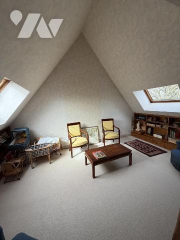 Maison de caractère d'environ 250m² sur 5 hectares avec dépendances