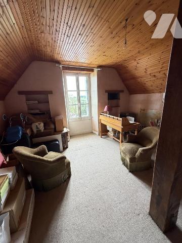 Maison de caractère d'environ 250m² sur 5 hectares avec dépendances