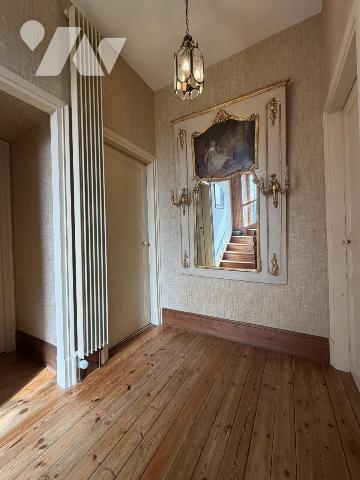 Maison de caractère d'environ 250m² sur 5 hectares avec dépendances