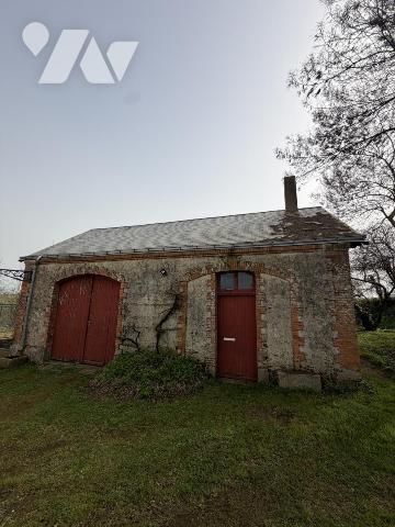 Maison de caractère d'environ 250m² sur 5 hectares avec dépendances