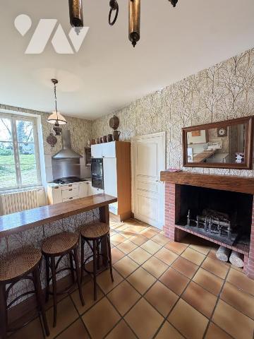 Maison de caractère d'environ 250m² sur 5 hectares avec dépendances