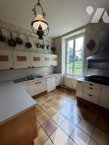 Maison de caractère d'environ 250m² sur 5 hectares avec dépendances