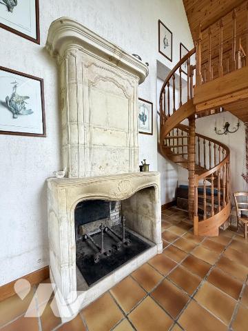 Maison de caractère d'environ 250m² sur 5 hectares avec dépendances