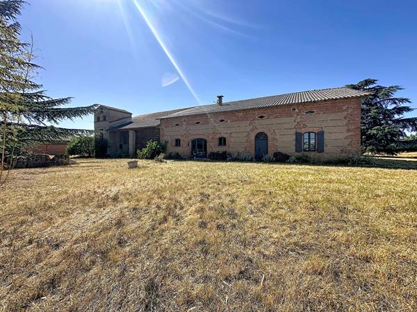 A vendre maison de caractère proche de Montauban avec dependance