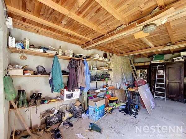 A Vendre ancien corps de  ferme avec dépendances et 2 hectares de terrain à 2 km de Condom