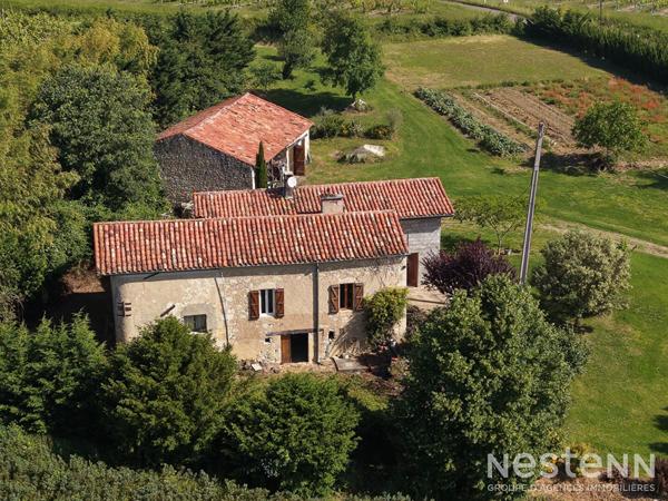 A Vendre ancien corps de  ferme avec dépendances et 2 hectares de terrain à 2 km de Condom