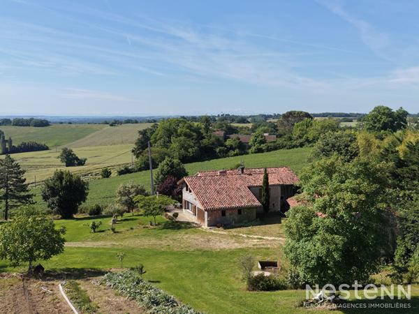 A Vendre ancien corps de  ferme avec dépendances et 2 hectares de terrain à 2 km de Condom