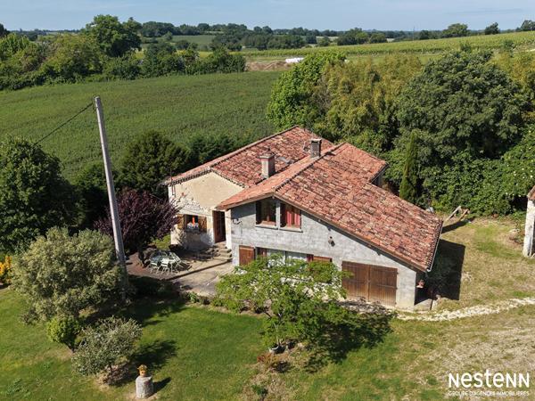 A Vendre ancien corps de  ferme avec dépendances et 2 hectares de terrain à 2 km de Condom