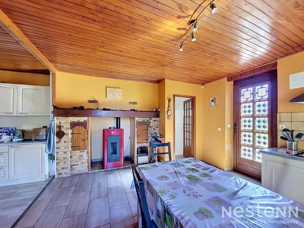A Vendre ancien corps de  ferme avec dépendances et 2 hectares de terrain à 2 km de Condom