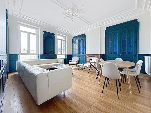 Cachet pour ce T6 ancien renove 157 m2 stationnement privatif -