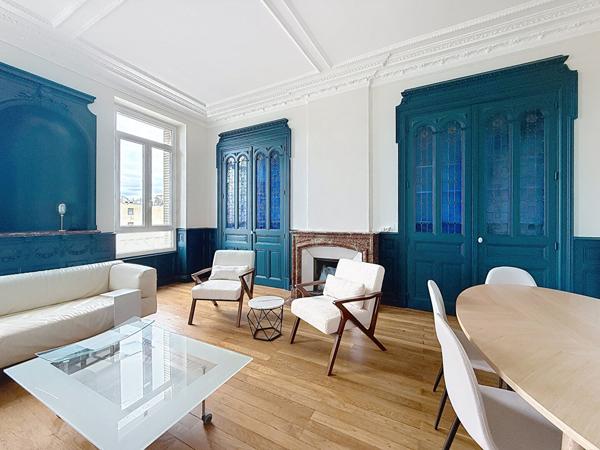 Cachet pour ce T6 ancien renove 157 m2 stationnement privatif -