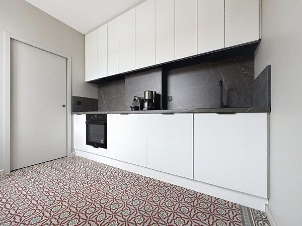 Cachet pour ce T6 ancien renove 157 m2 stationnement privatif -